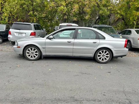 2005 Volvo S80 2.5T Sedan