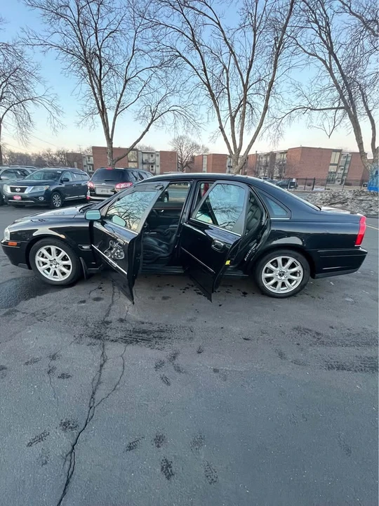 2005 Volvo S80 1st Gen - Image 2 of 17