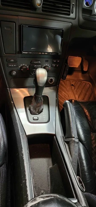 2005 Volvo V70 2nd Gen - Image 12 of 14