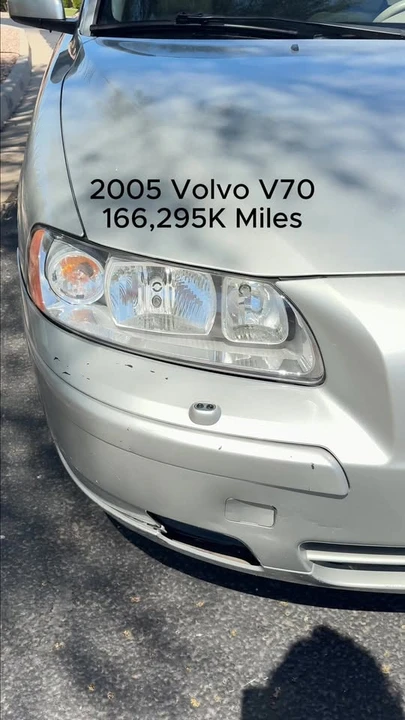 2005 Volvo V70 2nd Gen - Image 2 of 2