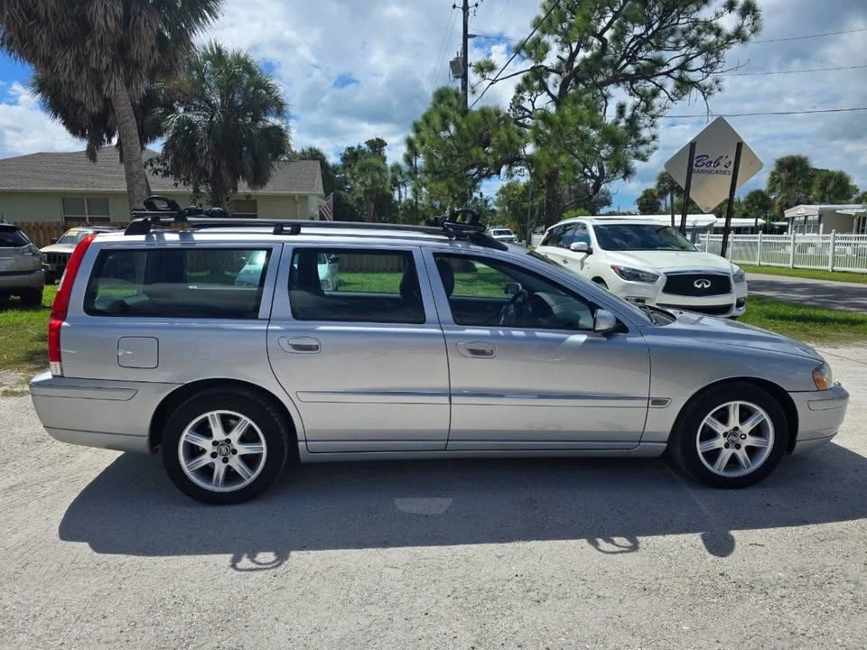 2005 Volvo V70 2nd Gen - Image 8 of 15