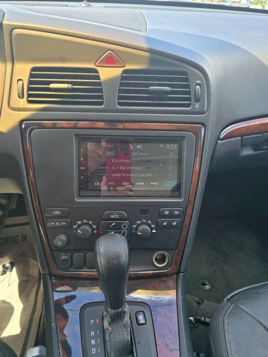 2005 Volvo V70 2nd Gen - Image 6 of 15