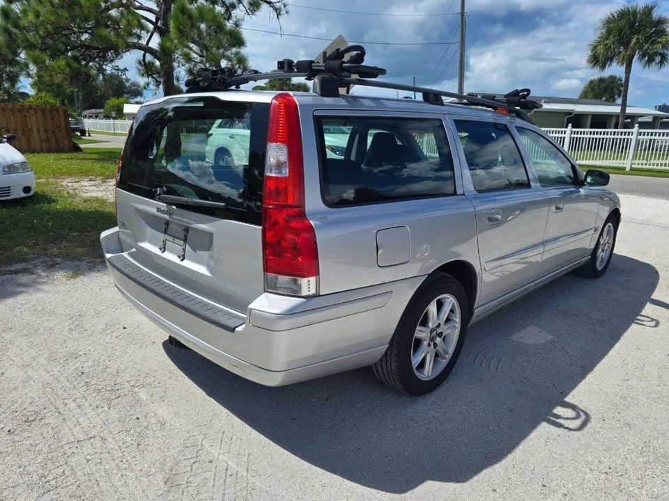 2005 Volvo V70 2nd Gen - Image 9 of 15