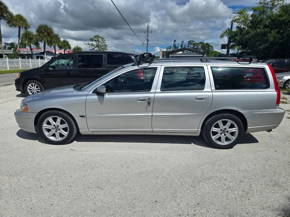 2005 Volvo V70 2nd Gen - Image 13 of 15
