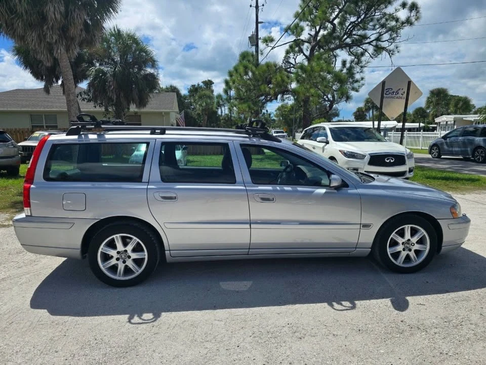 2005 Volvo V70 2nd Gen - Image 7 of 15