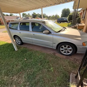 2005 Volvo V70 2.5T Wagon 4D