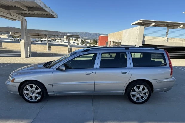 2005 Volvo V70 2nd Gen - Image 3 of 8