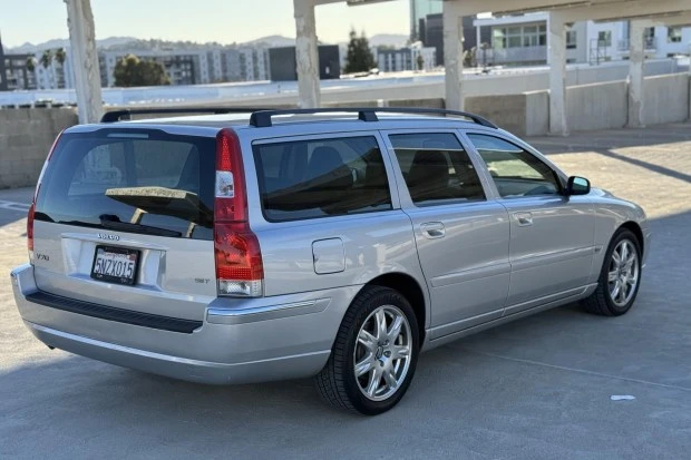 2005 Volvo V70 2nd Gen - Image 2 of 8