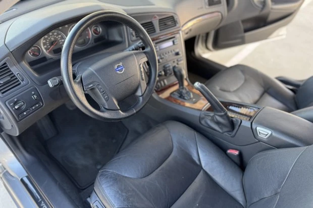 2005 Volvo V70 2nd Gen - Image 5 of 8