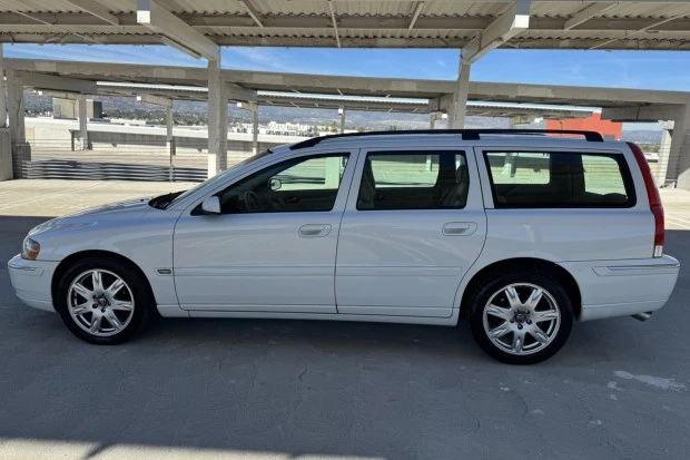 2005 Volvo V70 2nd Gen - Image 3 of 7