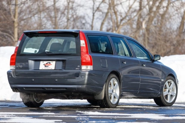 2005 Volvo V70 2nd Gen - Image 2 of 8