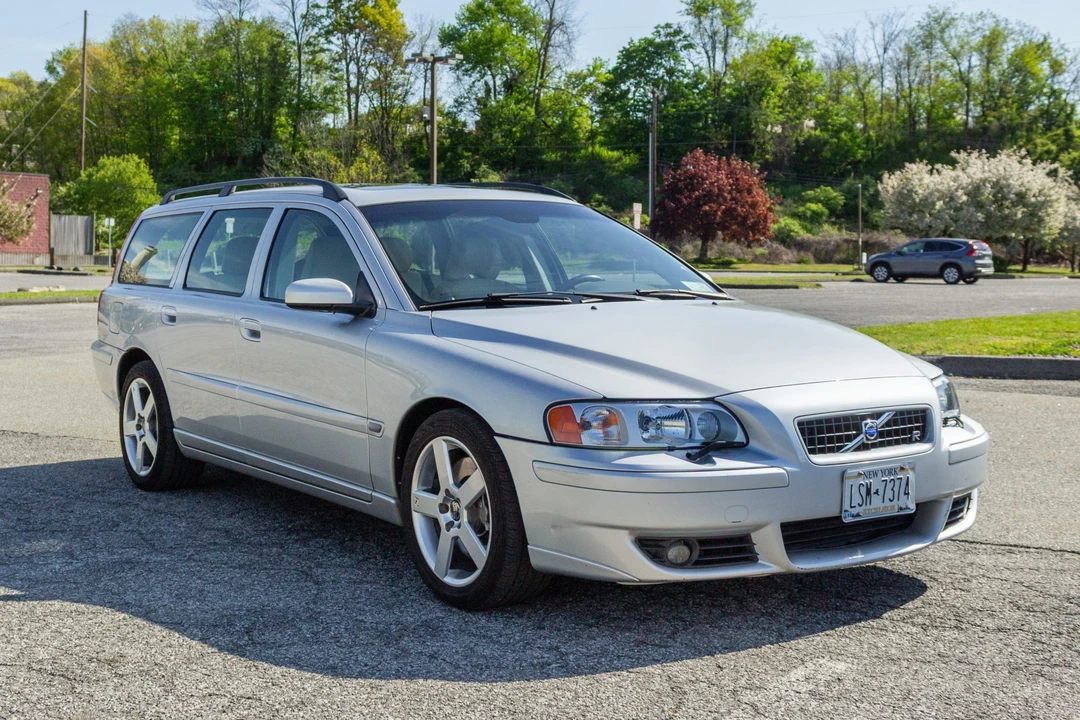 2005 Volvo V70 R 2nd Gen - Image 2 of 31