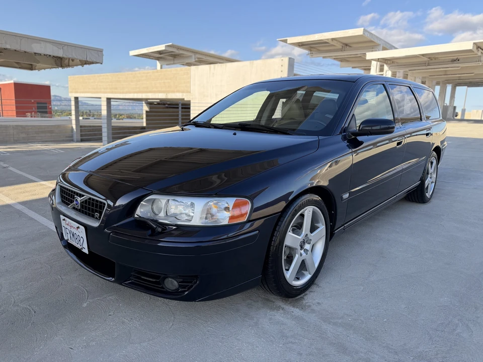 2005 Volvo - Image 18 of 31