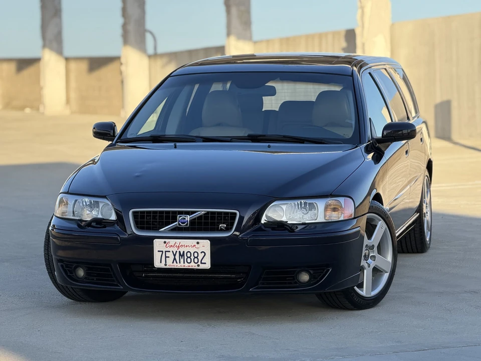 2005 Volvo - Image 2 of 31