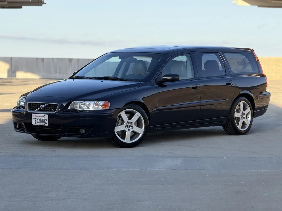 2005 Volvo - Image 7 of 31