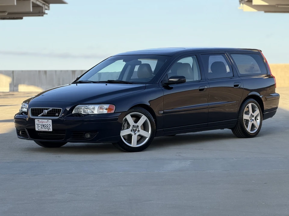 2005 Volvo - Image 8 of 31