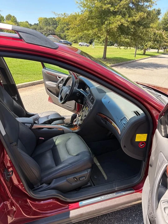 2005 Volvo V70 XC/XC70 2nd Gen - Image 11 of 13