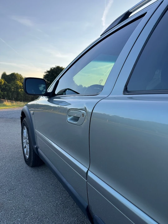 2005 Volvo V70 XC/XC70 2nd Gen - Image 6 of 31