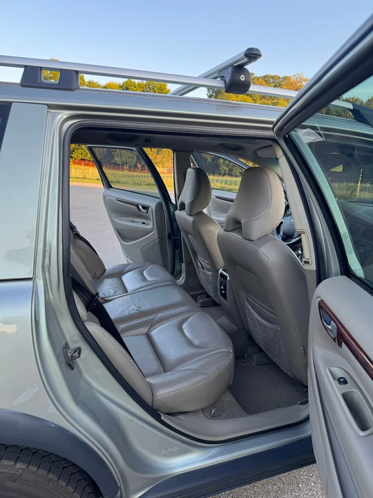 2005 Volvo V70 XC/XC70 2nd Gen - Image 8 of 31