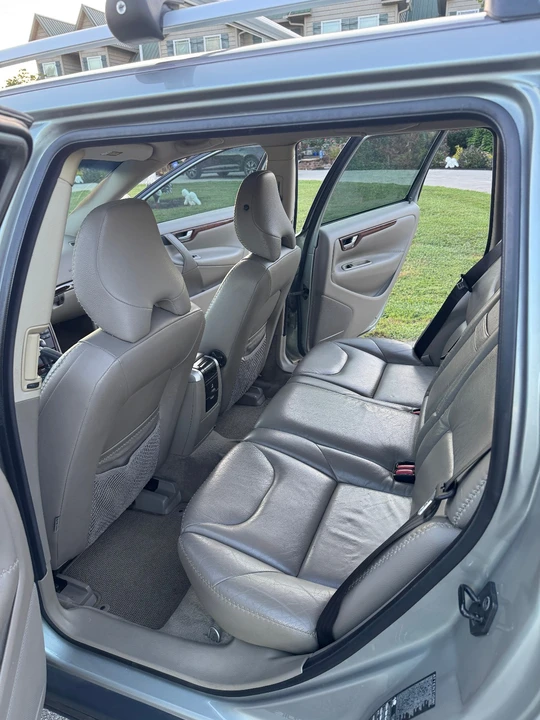 2005 Volvo V70 XC/XC70 2nd Gen - Image 17 of 31