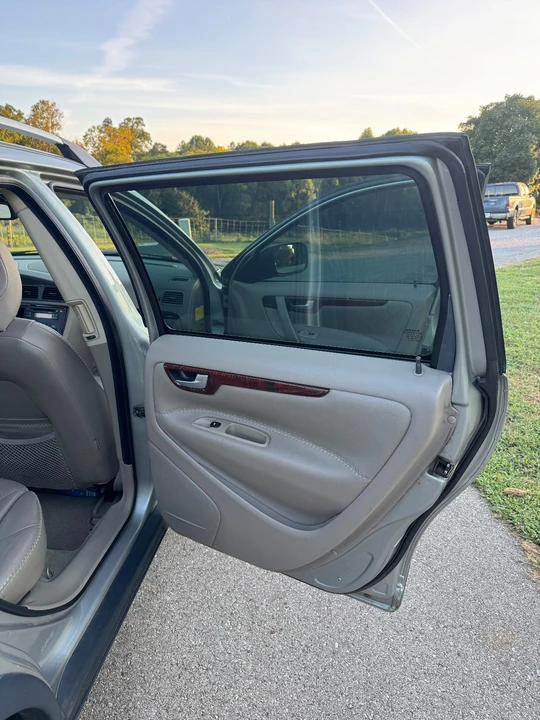 2005 Volvo V70 XC/XC70 2nd Gen - Image 9 of 31