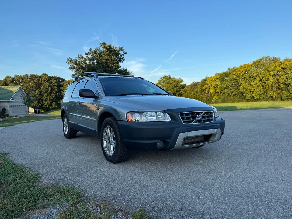 2005 Volvo V70 XC/XC70 2nd Gen - Image 2 of 31