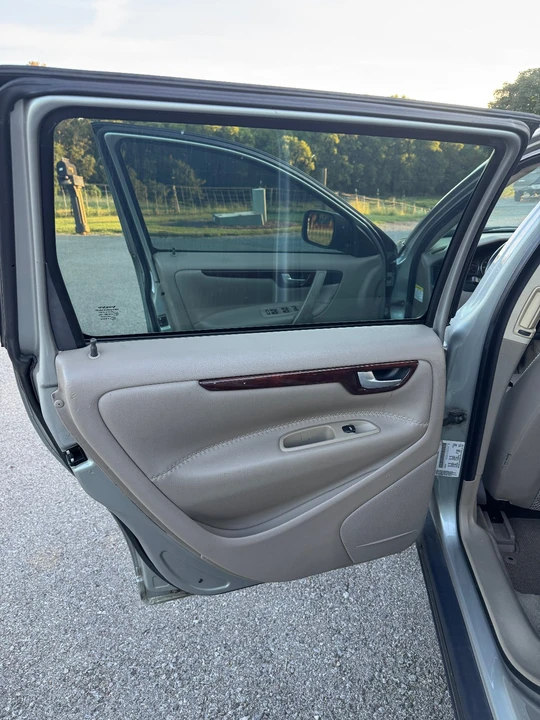 2005 Volvo V70 XC/XC70 2nd Gen - Image 18 of 31