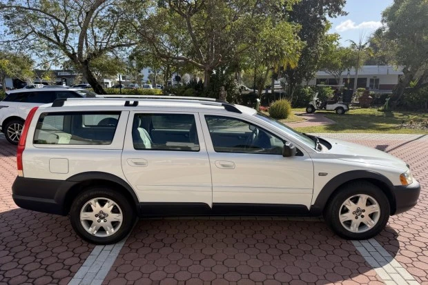 2005 Volvo V70 XC/XC70 2nd Gen - Image 3 of 7
