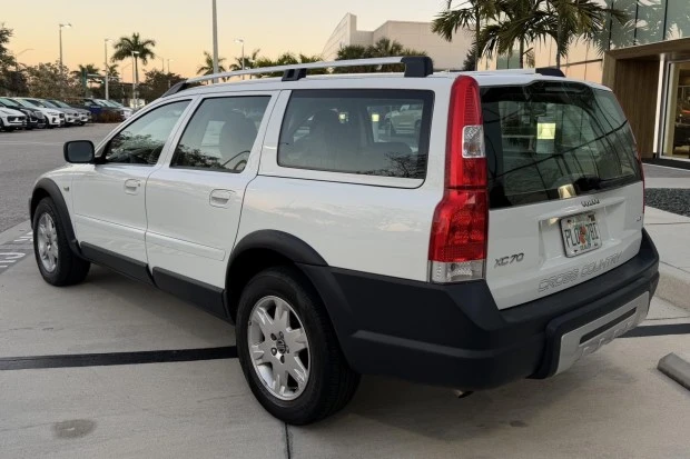 2005 Volvo V70 XC/XC70 2nd Gen - Image 2 of 7