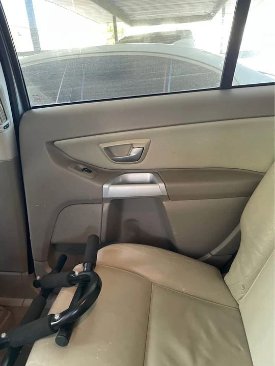2005 Volvo XC90 1st Gen - Image 9 of 20