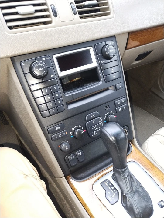 2005 Volvo XC90 1st Gen - Image 12 of 18