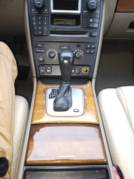 2005 Volvo XC90 1st Gen - Image 13 of 18