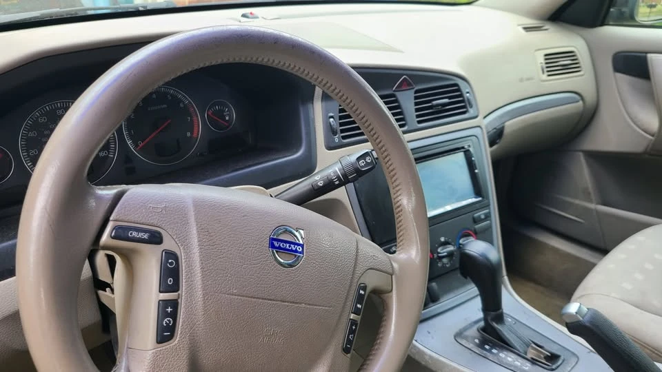 2005 Volvo V70 2nd Gen - Image 3 of 6