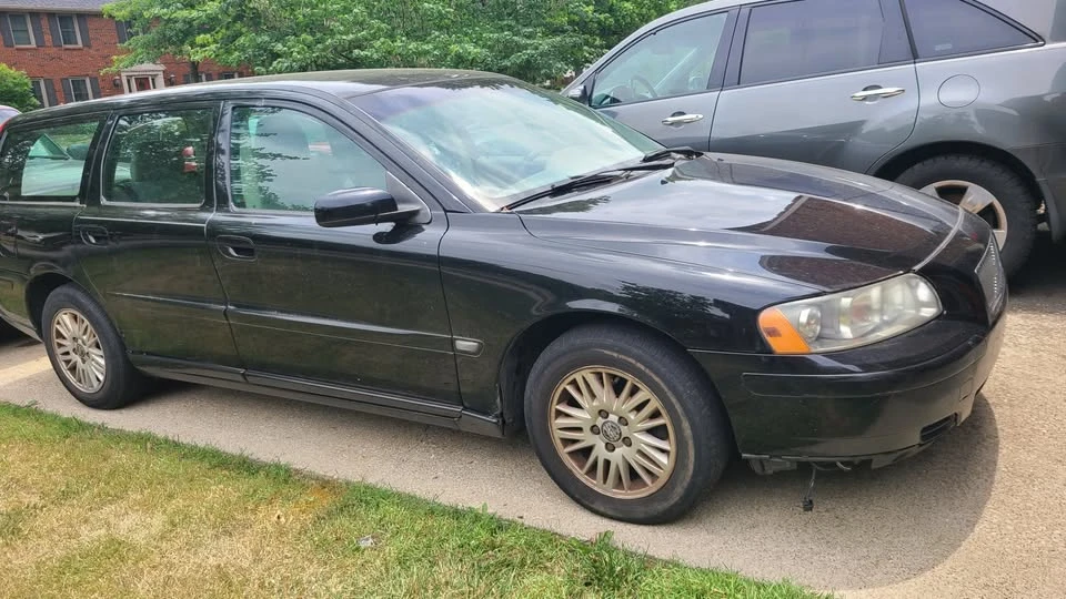 2005 Volvo V70 2nd Gen - Image 2 of 6