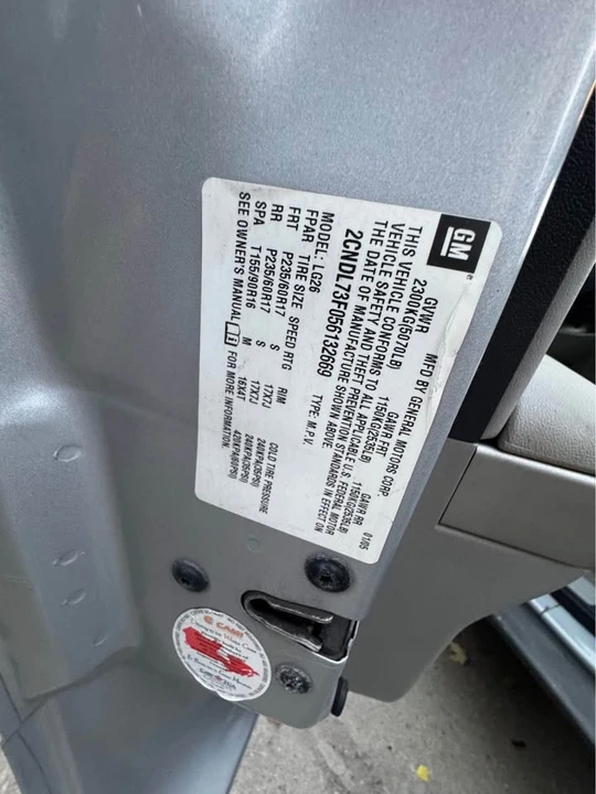 2005 Chevrolet Equinox - Image 6 of 10