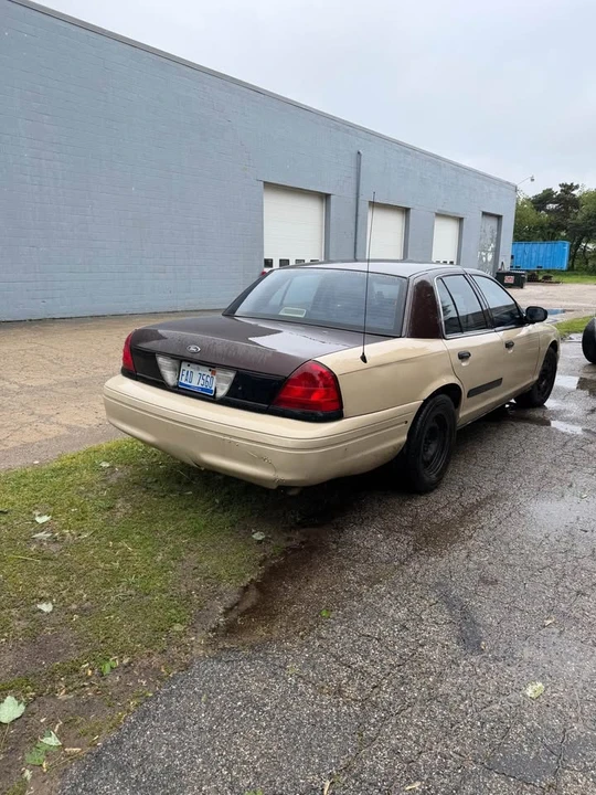 2005 Ford Crown Victoria - Image 3 of 5