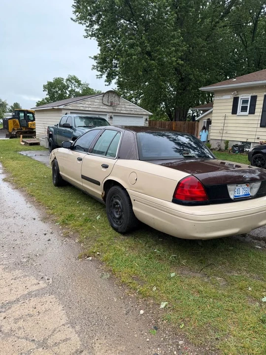 2005 Ford Crown Victoria - Image 2 of 5
