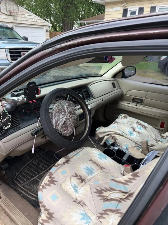2005 Ford Crown Victoria - Image 4 of 5