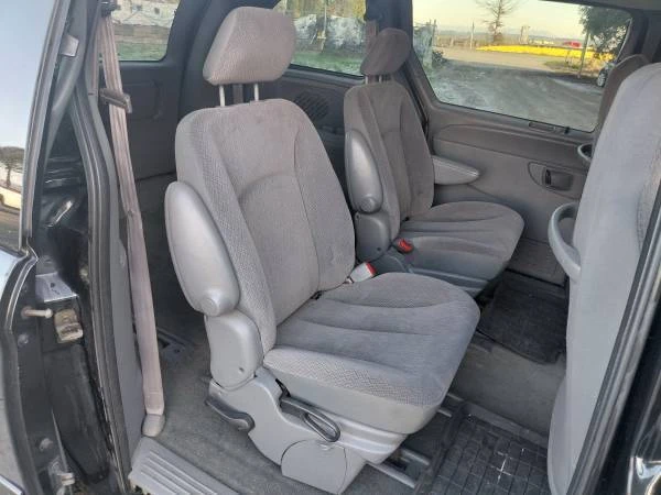 2005 Dodge Caravan - Image 6 of 10