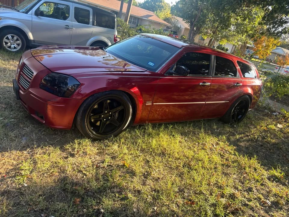 2005 Dodge Magnum 2nd Gen Wagon - Image 2 of 6