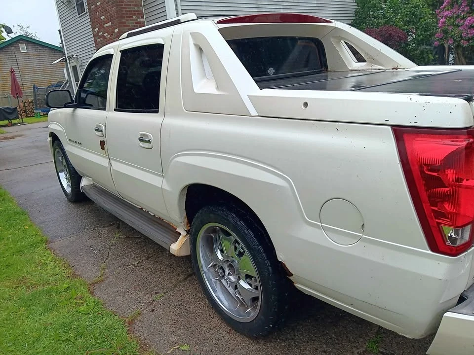 2005 Cadillac Escalade & EXT 2nd Gen - Image 2 of 8