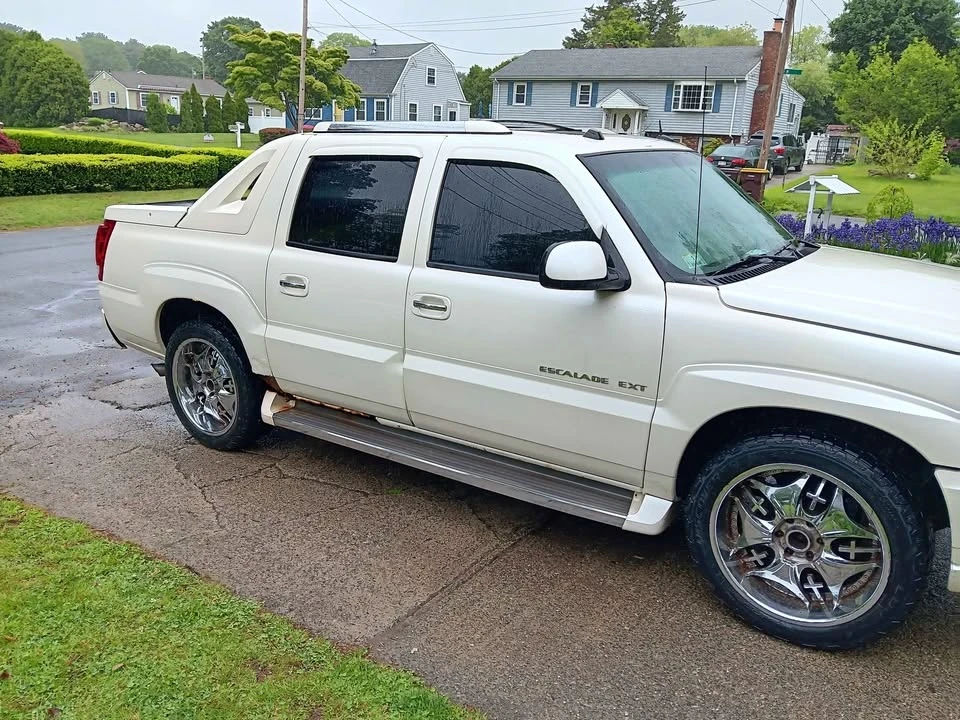 2005 Cadillac Escalade & EXT 2nd Gen - Image 3 of 8