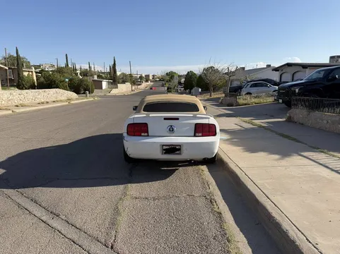 2005 Ford Mustang Convertible V6