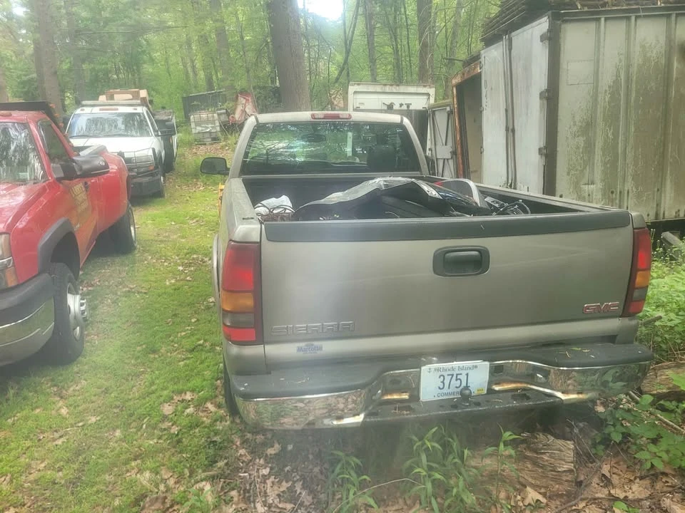 2005 GMC Sierra 2nd Gen - Image 2 of 4