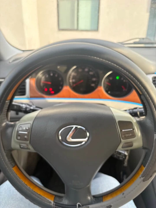 2005 Lexus ES 4th Gen - Image 8 of 10