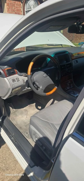 2005 Lexus LS 3rd Gen - Image 7 of 8