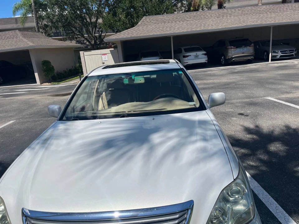 2005 Lexus LS 3rd Gen - Image 9 of 13