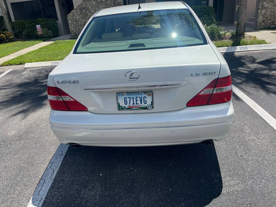 2005 Lexus LS 3rd Gen - Image 11 of 13