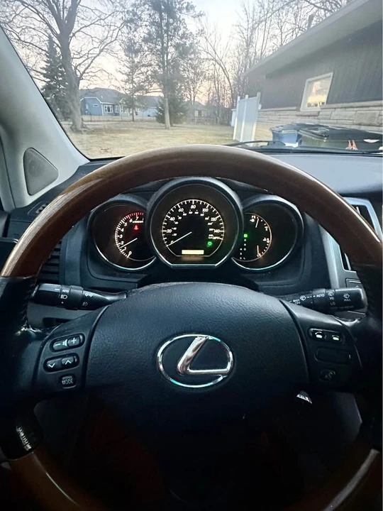 2005 Lexus RX 2nd Gen - Image 6 of 10