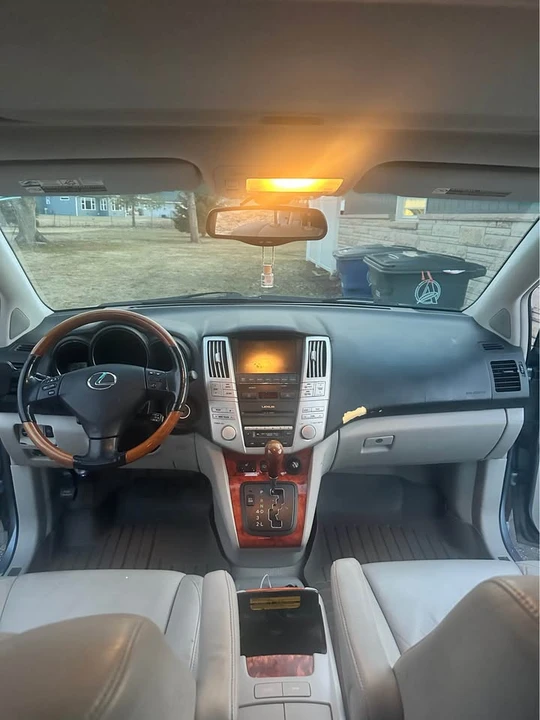 2005 Lexus RX 2nd Gen - Image 9 of 10